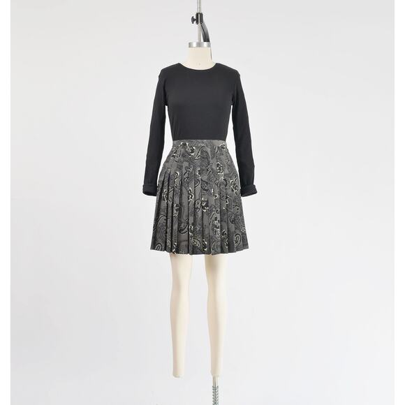 Vintage 90s Gray Pleated Floral and Paisley Academia Schoolgirl Mini Skirt M - Picture 3 of 7
